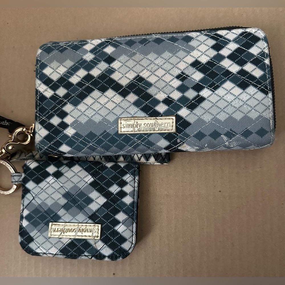 Simply Southern Wallet Gray Black Digital Camo Zip Around Wrist Strap & Id Case